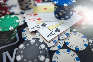 Antarmuka aplikasi mobile best808 menampilkan menu utama dengan opsi taruhan olahraga, kasino langsung, dan slot games